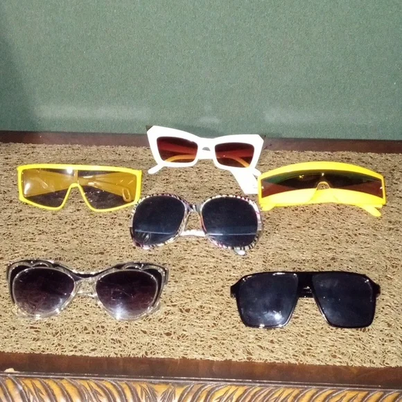 Bargain Bundle of Six Pair of Sunglasses - Picture 3 of 9